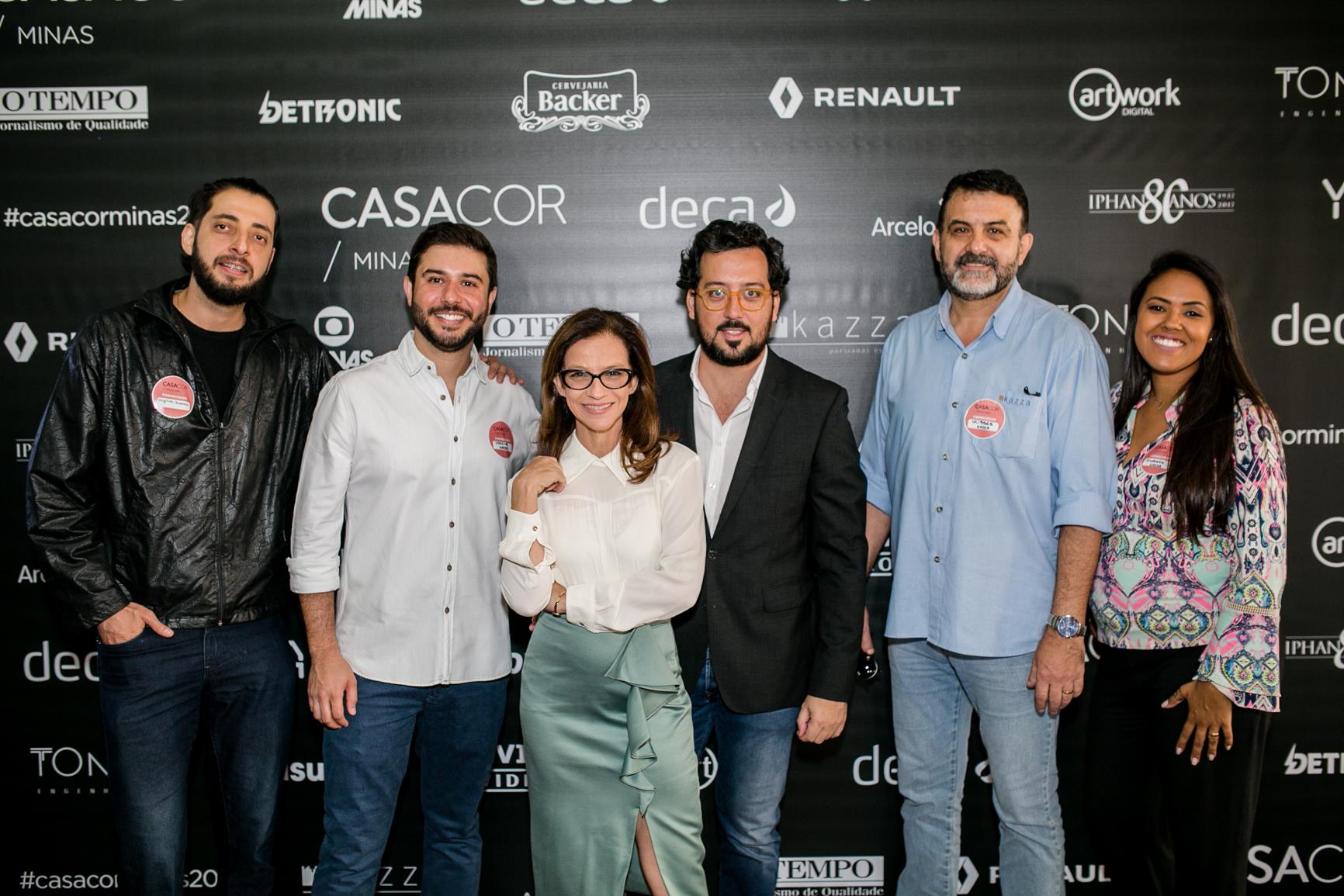 Equipe Kazza Persianas junto a Juliana Grillo e Eduardo Faleiro