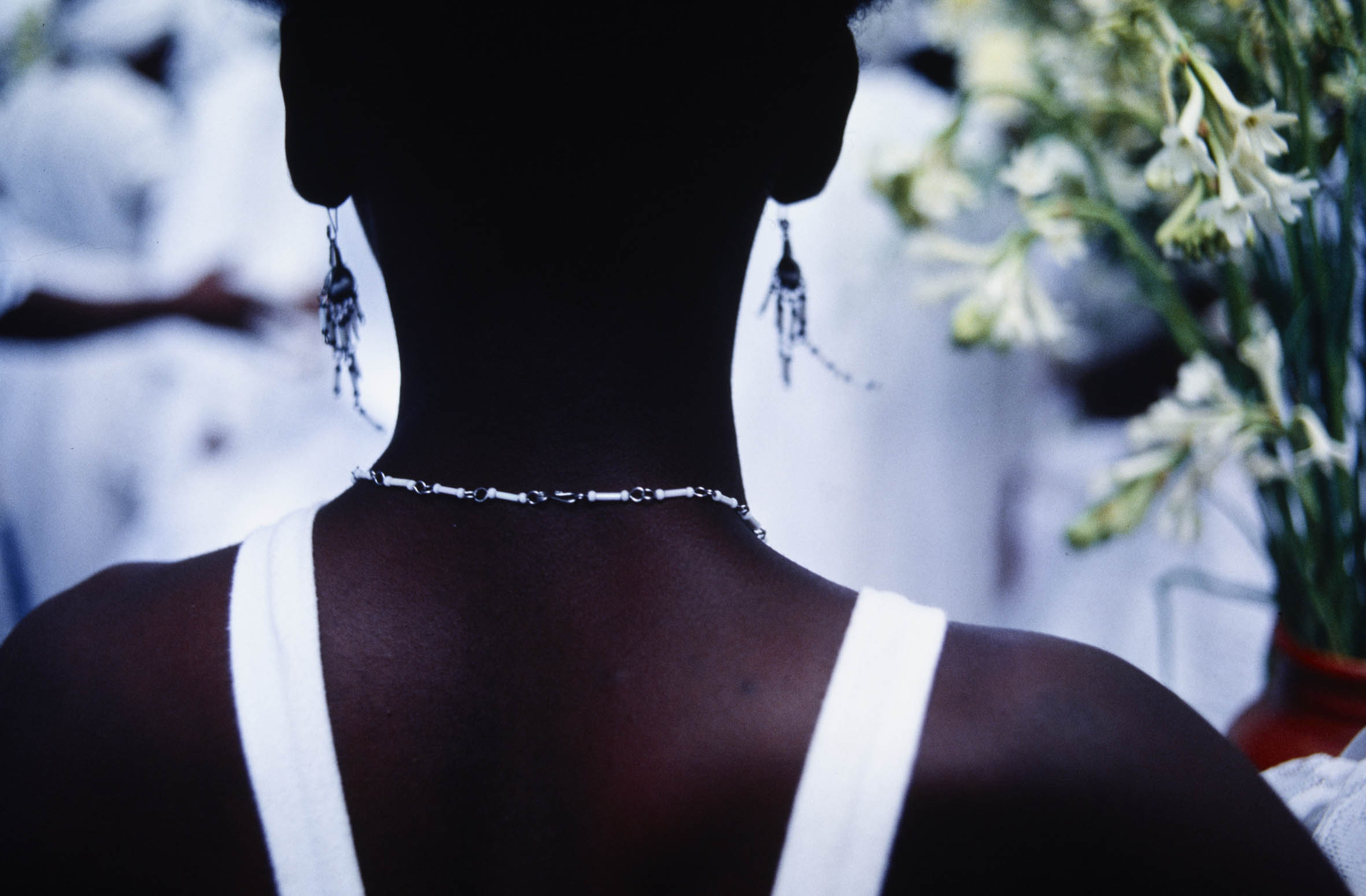 Menina de Branco Festa do Bonfim Salvador (1994) - Mario Cravo Neto