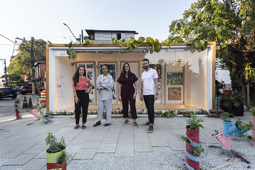 Veronica Vacaro, Ester Carro e Plantar Ideias criaram para o Janelas CASACOR SP um contêiner na entrada do Jardim Colombo, que tem a função de galeria de arte e palco de oficinas, workshops e palestras.