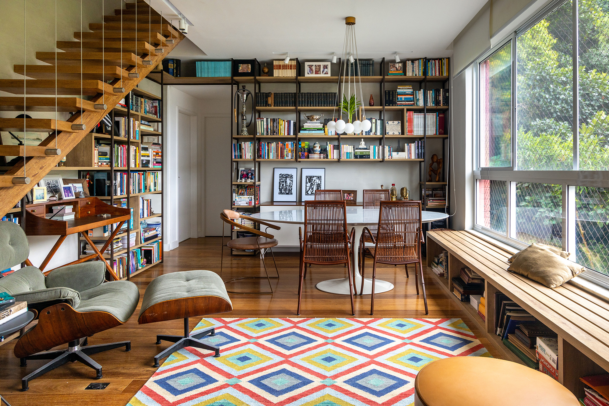 cobertura apartamento Ketlein Amorim rio de janeiro decoração sala jantar escritorio tapete mesa escada