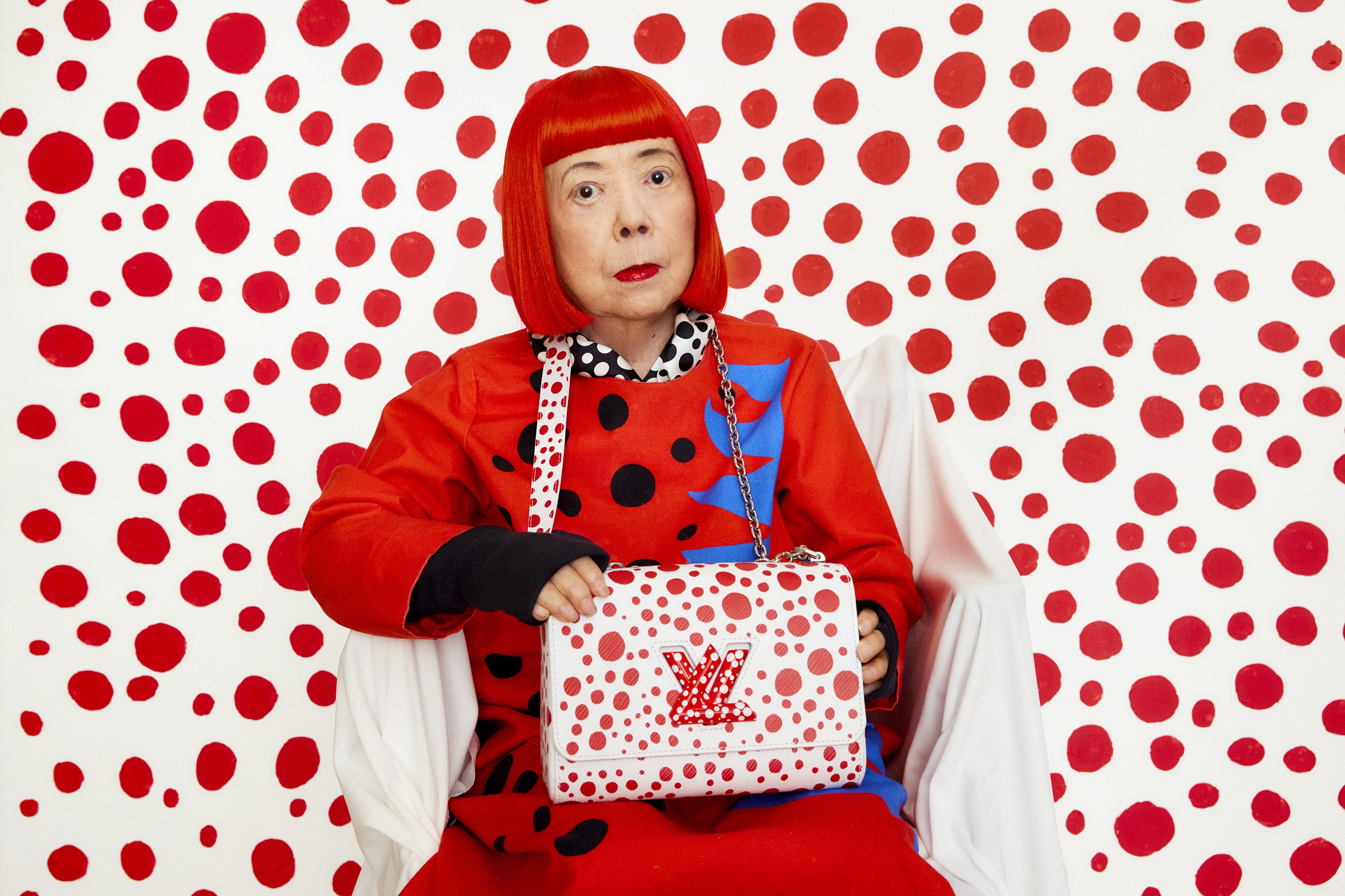 Yayoi Kusama colabora com a Louis Vuitton em nova coleção.