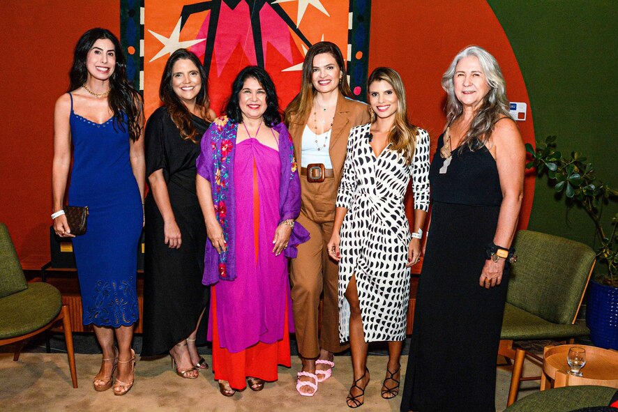 Hélia Dórea, Paula Pazolini, Rita Tristão, Andrea Pena, Roberta Salgueiro e Thais Hilal.